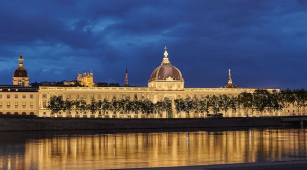 Deux nuits face au Rhône